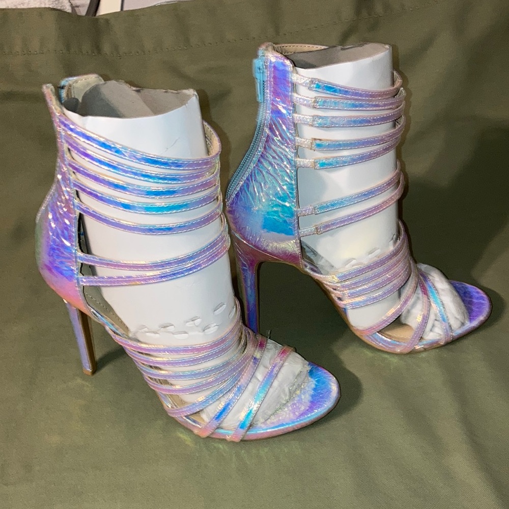 NWT 🔥 4 1/2” Stilettos 🔥 Iridescent Silver